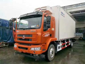 柳汽乘龍7.8米貨廂冷藏車(chē)