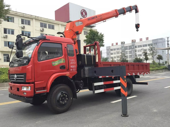 東風(fēng)T07（可裝2~6.3噸吊機(jī)）隨車起重運(yùn)輸車